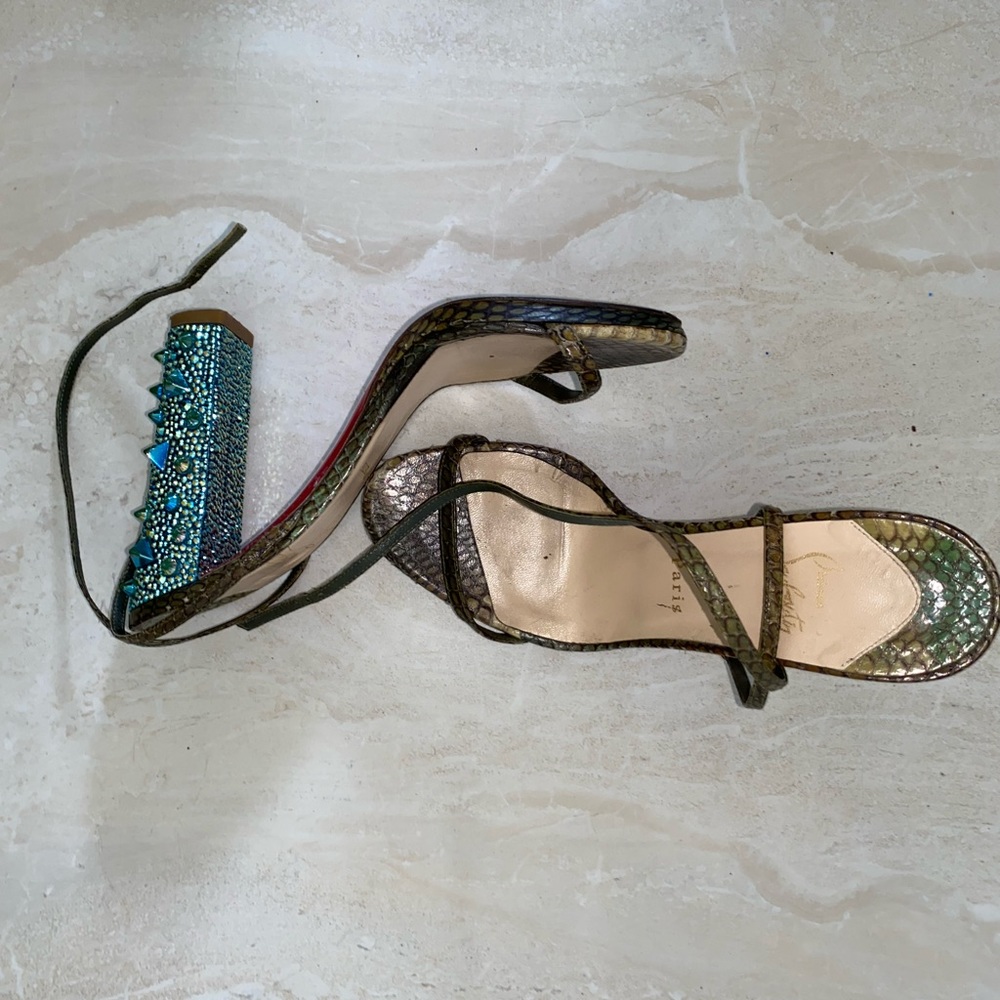 CHRISTIAN LOUBOUTIN sz 39